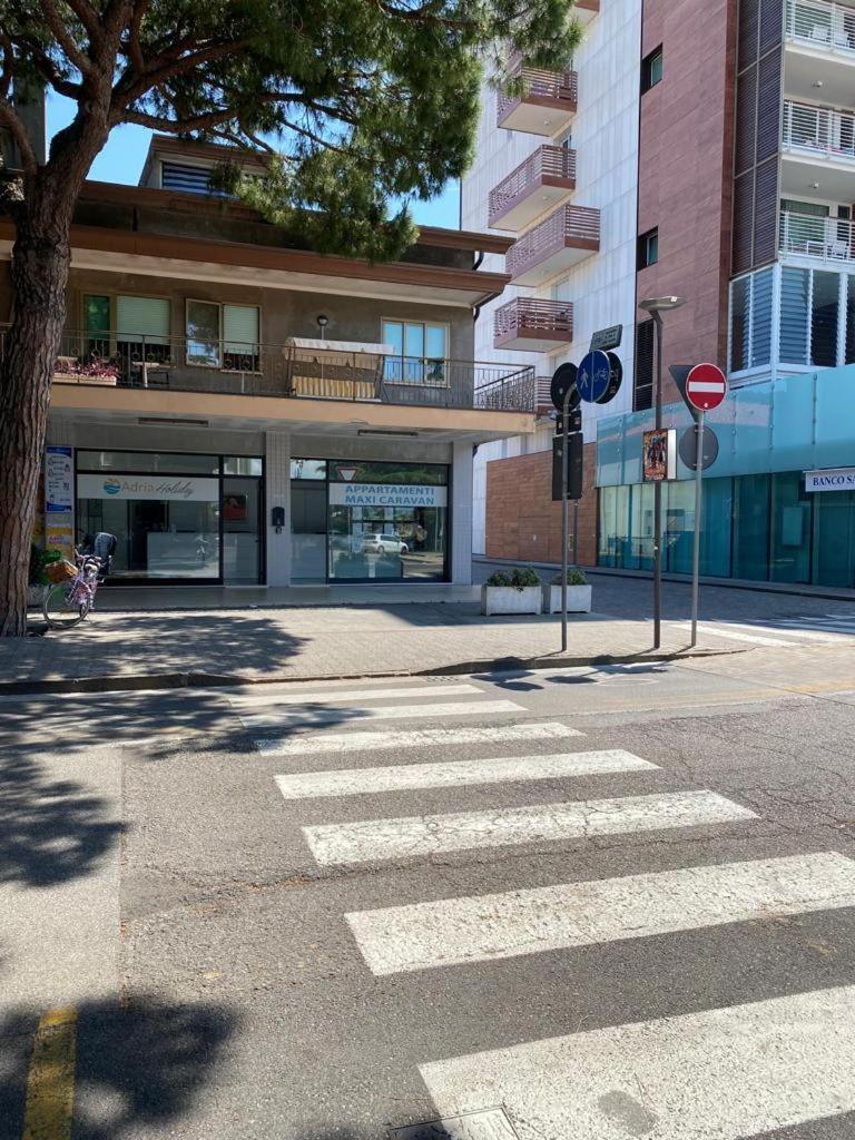 Adria Holiday Family Apartments: Beachside Comfort in Jesolo Exterior photo