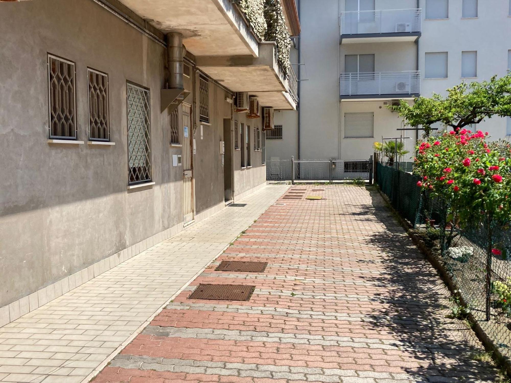 Adria Holiday Family Apartments: Beachside Comfort in Jesolo Exterior photo